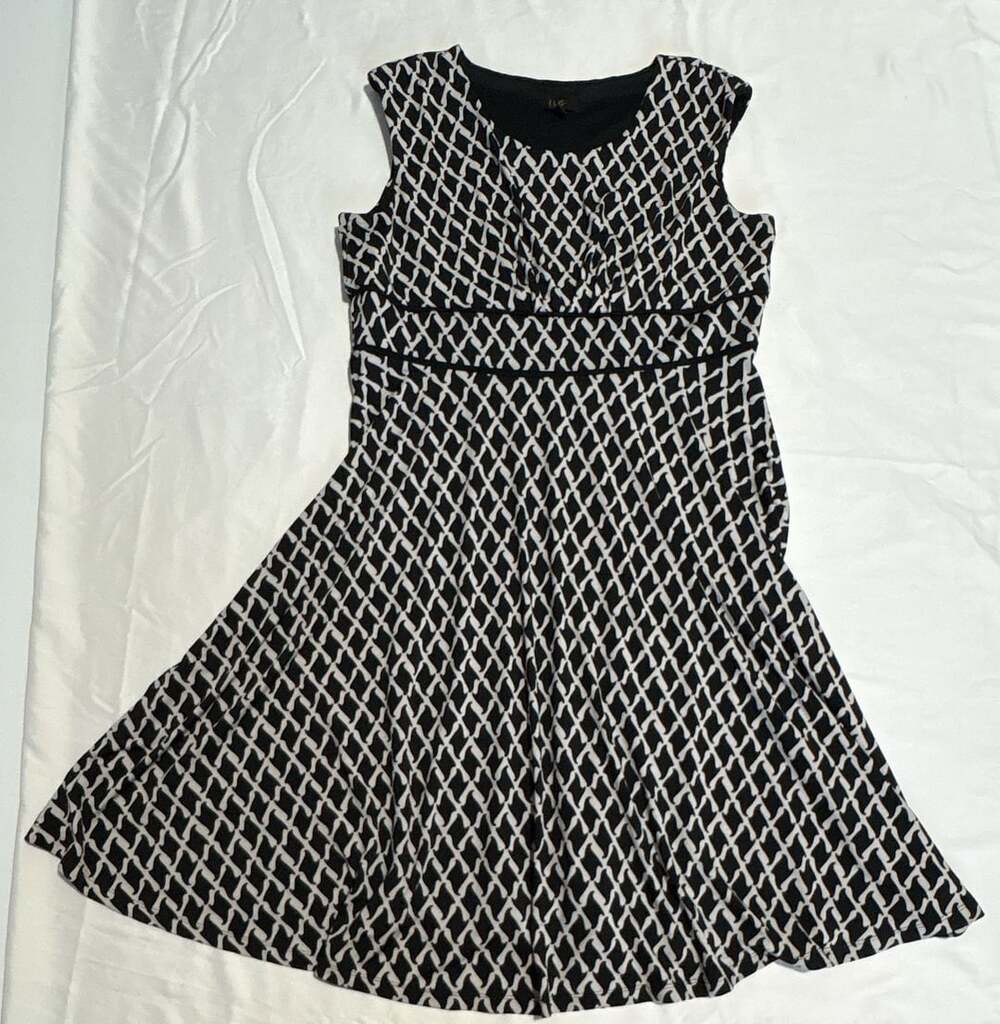 I Le Dress Size 18 Black White Geometric Diamond Sleeveless Flare